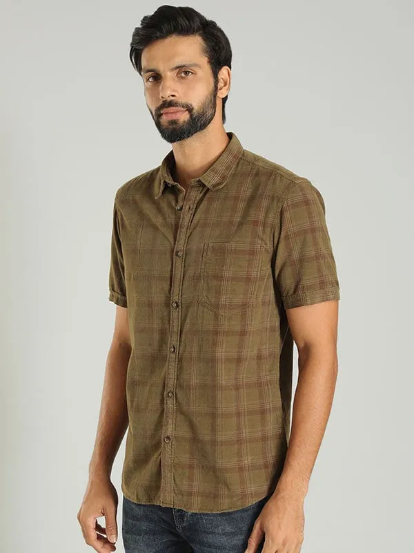 Men Checked Half Sleeve Cotton Blend Shirt